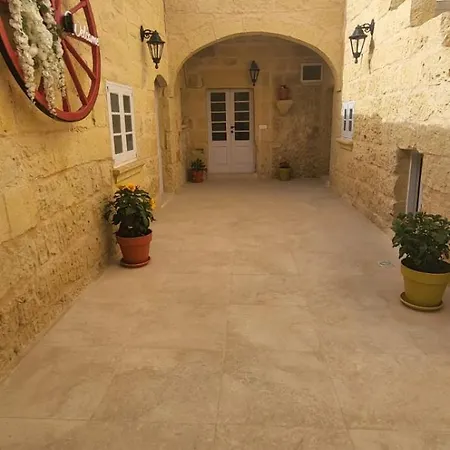 Tan-napli Feriehus Nadur