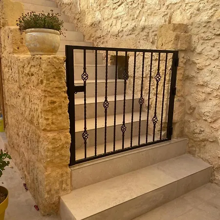 Tan-napli * Nadur